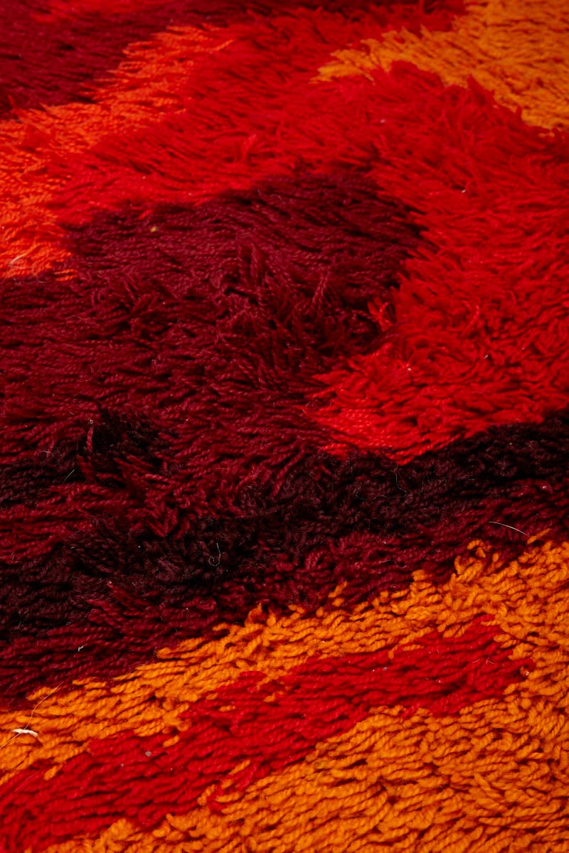 Great abstract design in various shades of red / orange / brown. Nice size for accenting a part of a room.In excellent original condition,the colors are bright and there is no wear to the pile.It is clean and ready to use.