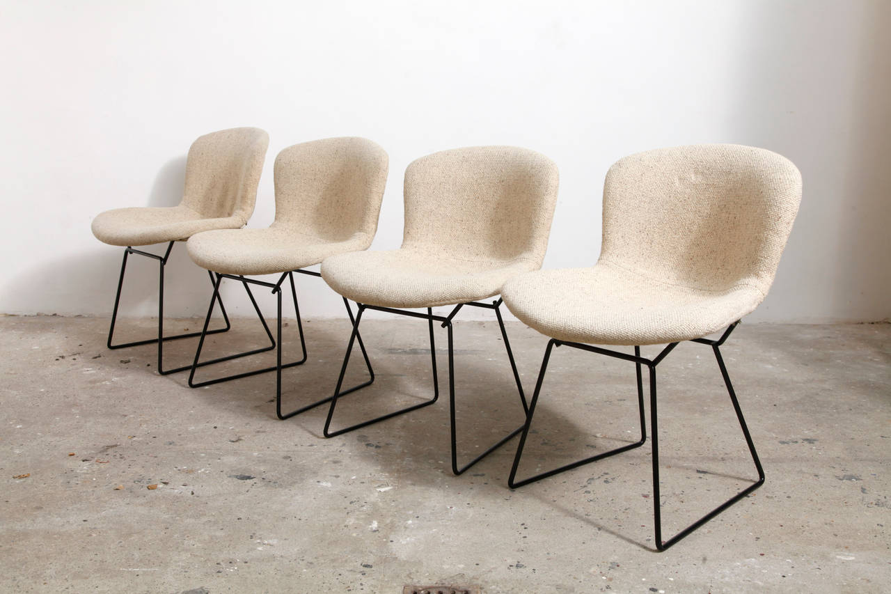 Set of four original black wire chairs by Harry Bertoia for Knoll, with original quality full wool-fabric seat covers all in remarkably good condition. Black powder coated chair frames. Excellent vintage condition, 1960s edition.
