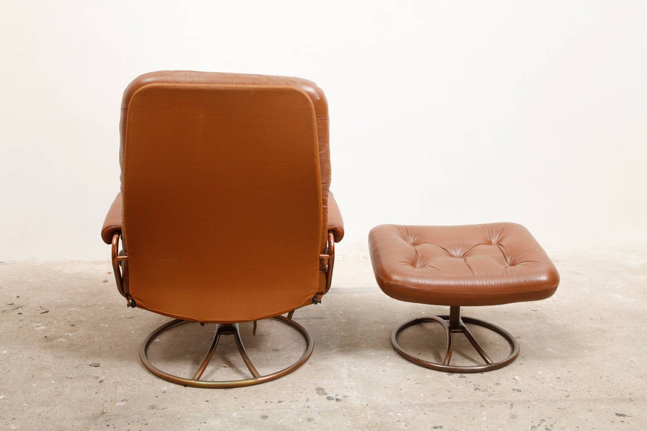 Scandinavian Modern Bruno Mathsson Swivel Lounge Chair with Ottoman