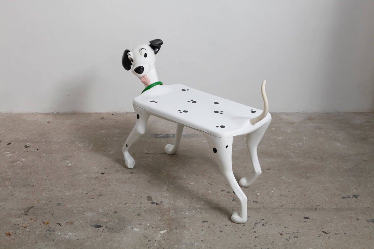Children's writing desk Walt Disney's Dalmatier.

Designed 1980s.
White hard plastic design applied with rubber black ears and stare.

Marked with plaque DISNEY BY STARFORM.