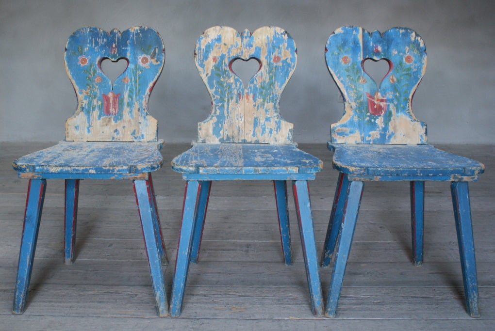 Triple Country Style Chairs With Carved Hearts 5