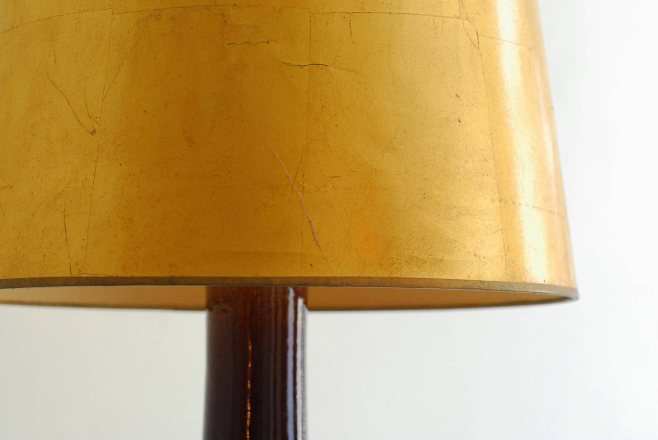 Belgian Pair of 1970 ceramic table lamps with gilded paper shades. For Sale