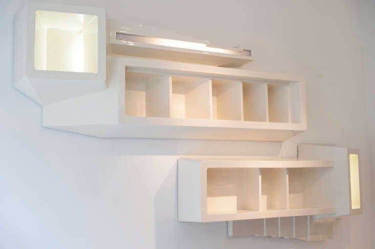 Great fiberglass/polyester shelving units ideal for books and objects. I guess the original idea was to put the smallest shelve on top of the bigger one, but both options work. Even next to each other it would perfectly fit.

This is very rare