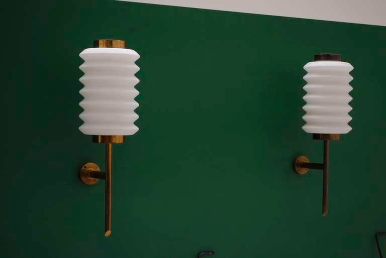 Rare pair of 1950's brass Arredoluce wall lamps by Angelo Lelli In Excellent Condition In Antwerp, BE