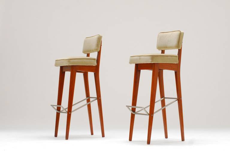 Mid-Century Modern Pair of Rare 1960s Walnut Bar Stools by Fred Sandra for De Coene