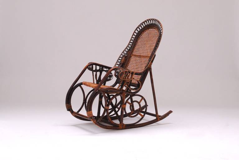 Mid-20th Century Important Articulated Rattan 1950s Colonial Rocking Chair For Sale