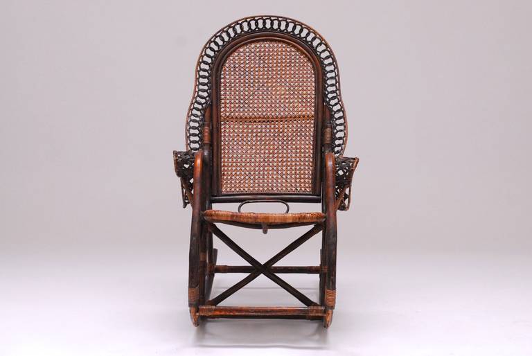 Important Articulated Rattan 1950s Colonial Rocking Chair For Sale 1
