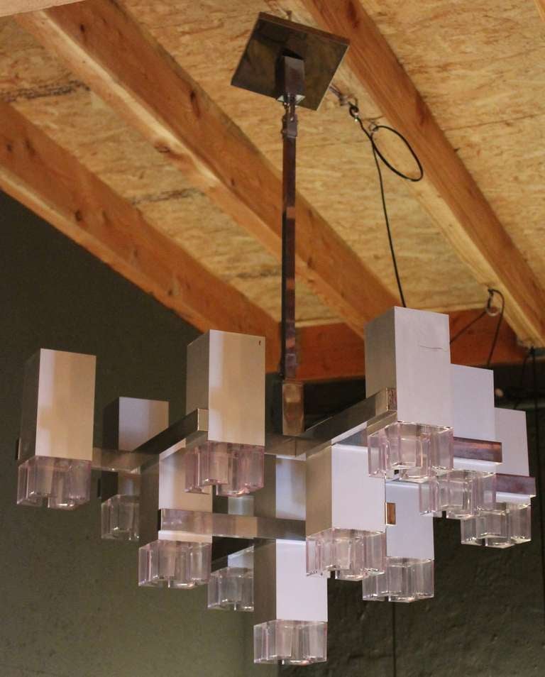 Large Sciolari Chandelier  Ital  1960's

13 acrylic cubes  all in very good and working condition