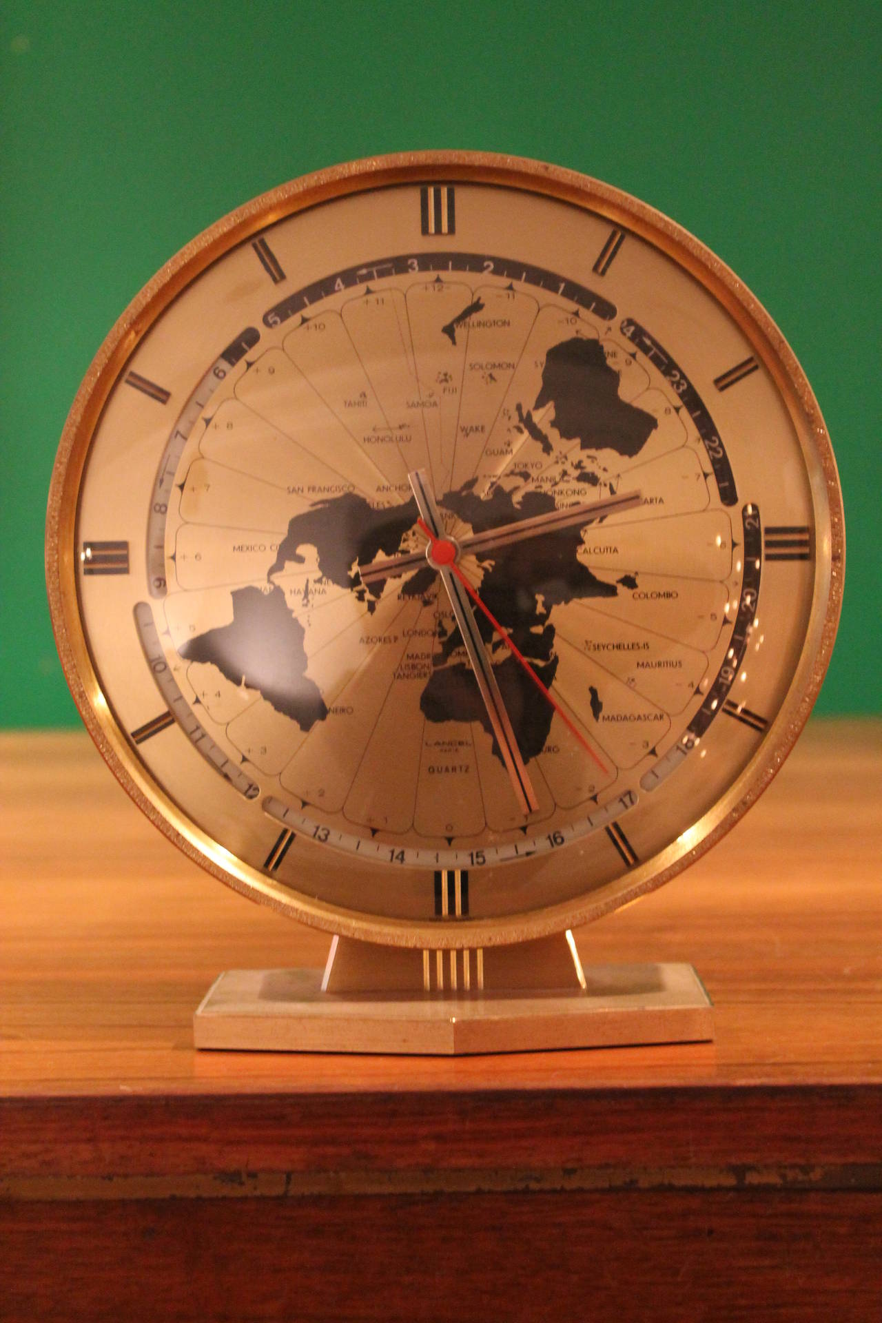 brass world desk clock  by Lancel Paris France  1960s In Good Condition In Antwerp, BE