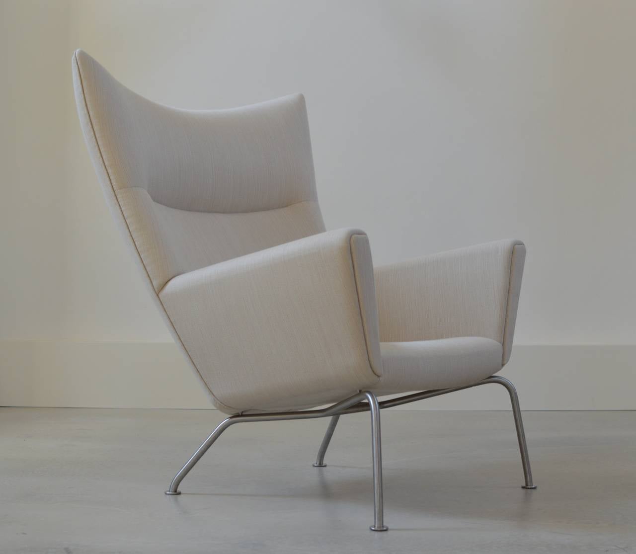 This beautiful CH445 lounge chair (which was originally produced in exceptional limited numbers) by Hans Wegner for Carl Hansen & Son is a brand new piece executed in a highly expensive 'Balder' fabric by 'Fanny Aronsen' (Denmark) made from pure