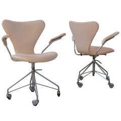 Early Arne Jacobsen Swivel Desk Chair in Leather by Fritz Hansen 