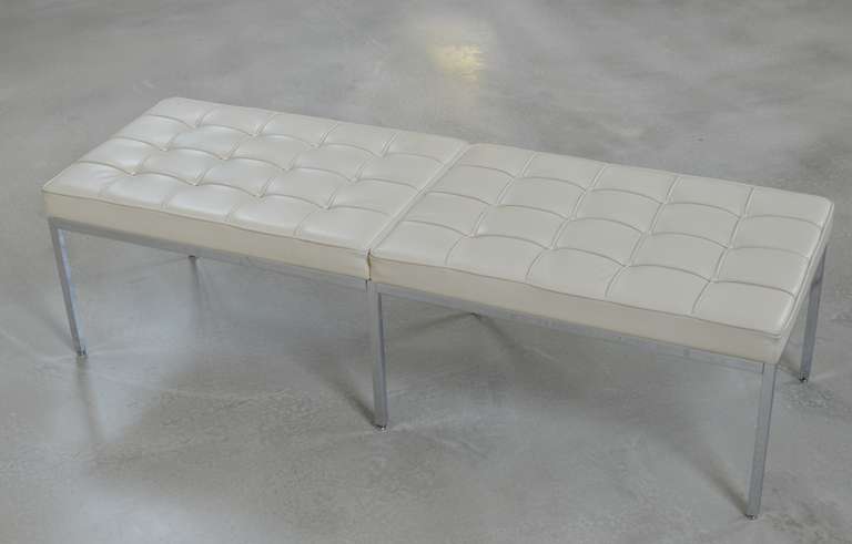 Two-section tufted ivory white leather bench by Florence Knoll for Knoll International in excellent condition. 
An elegant and versatile piece.