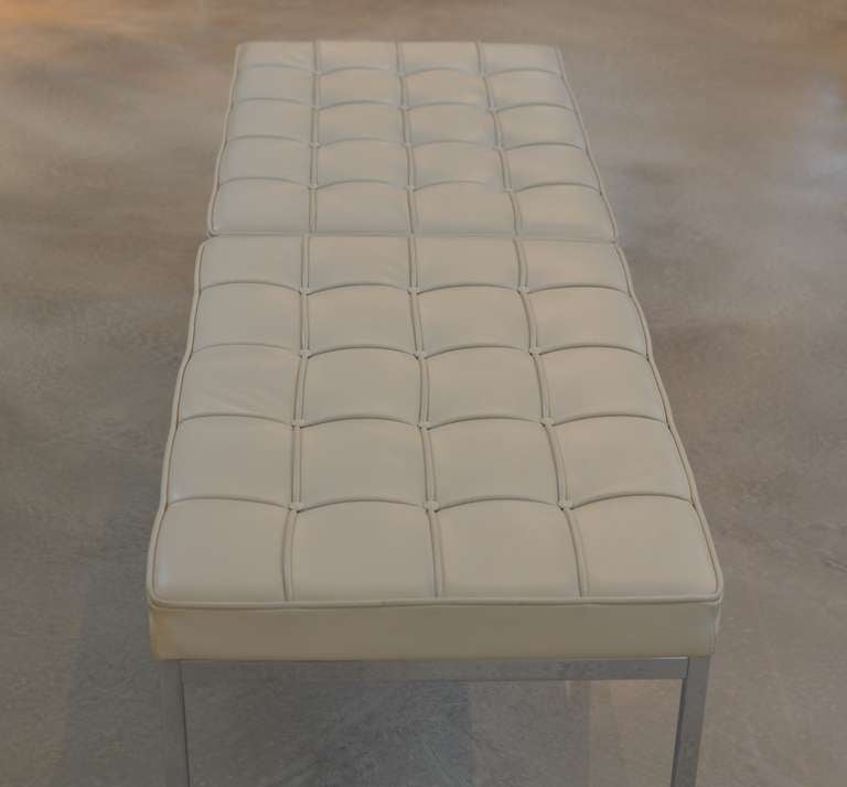Ivory White Tufted Leather Bench by Florence Knoll In Excellent Condition In Utrecht, NL