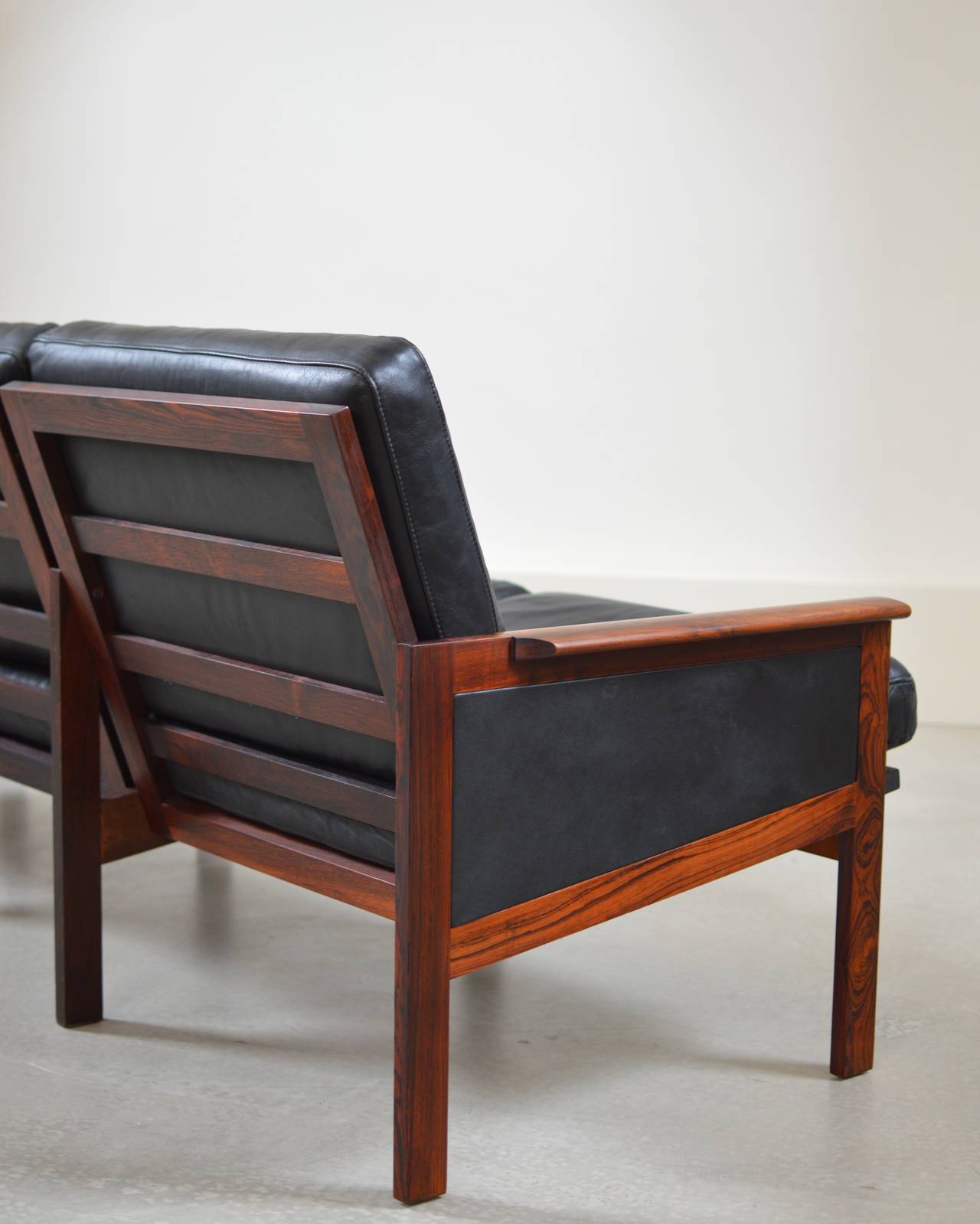 Mid-20th Century Rosewood & Black Leather Sofa by Illum Wikkelso for N. Eilersen