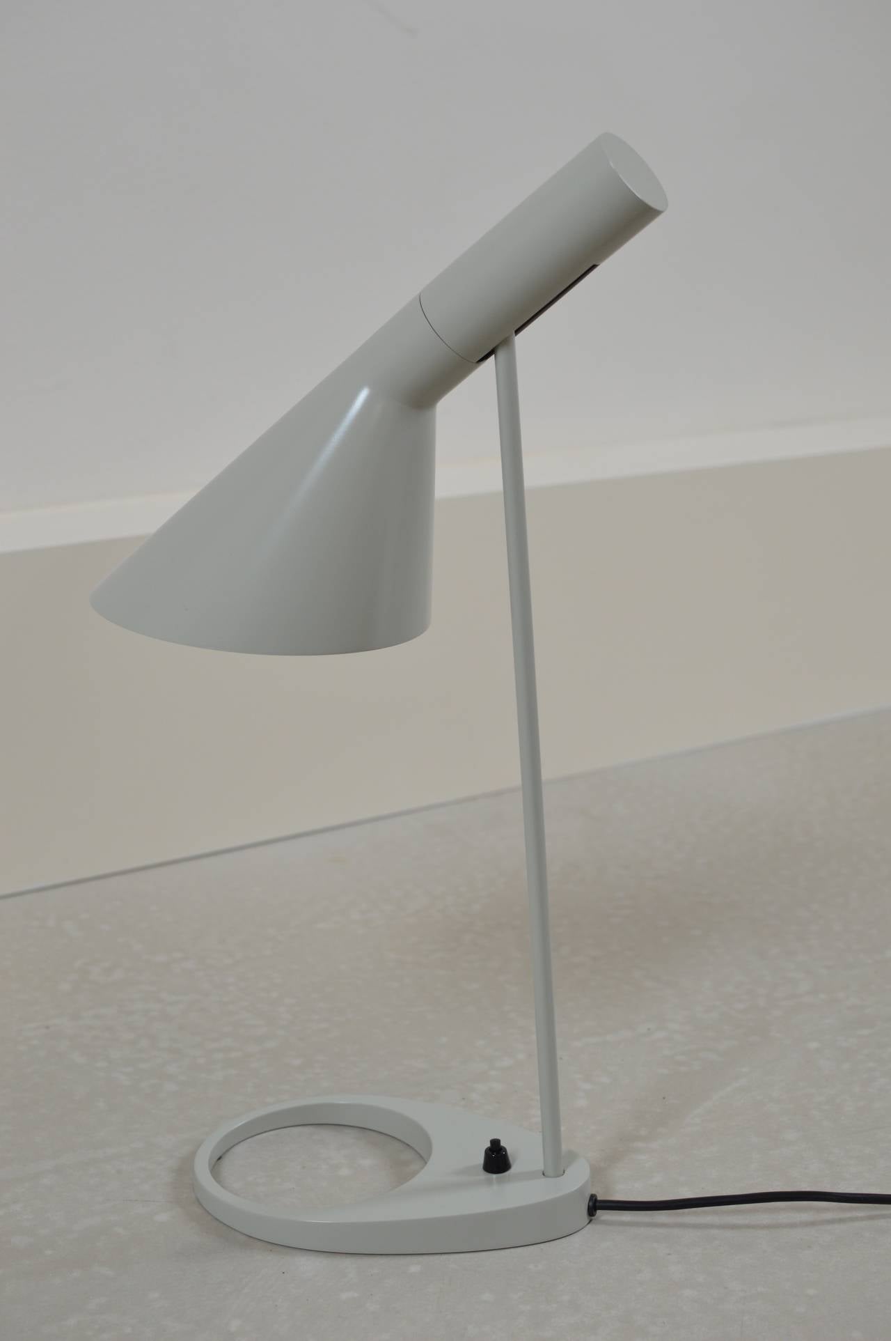 Arne Jacobsen 'Visor' Table Lamp by Louis Poulsen In Excellent Condition In Utrecht, NL