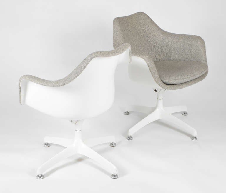 Mid-20th Century Pair of Eero Saarinen Upholstered Tulip Swivel Desk Chairs for Knoll