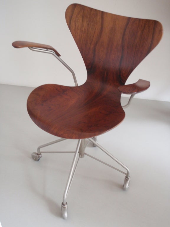 Earliest Arne Jacobsen Rosewood Swivel Desk Chair with Arms 1