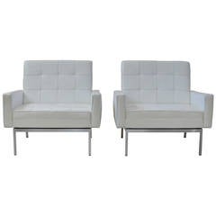 Pair of White Leather Florence Knoll Armchairs for Knoll