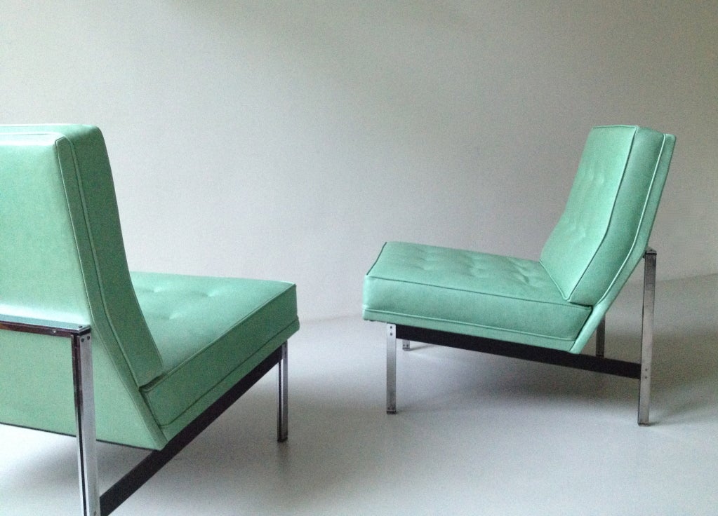 Extraordinary pair of Florence Knoll Parallel Bar Slipper Chairs in magnificent green color quality leather. As the chairs are fully restored they come with a wonderful comfort again. 
Manufactured from 1955 thru 1973.
As a reference for the color