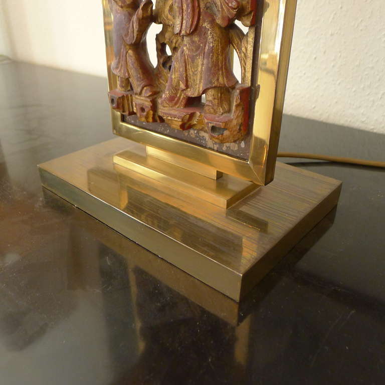 a tablelamp in bronze with a chinese decorative panel. In Excellent Condition In Brussels, BE