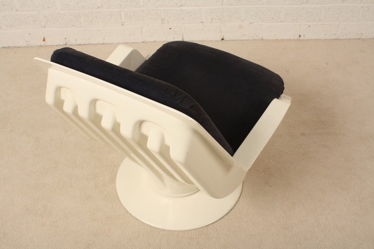 Nike chair Richard Neagle plastic Monsanto at 1stDibs | nike arm chair, nike  bubble chair, nike chairs