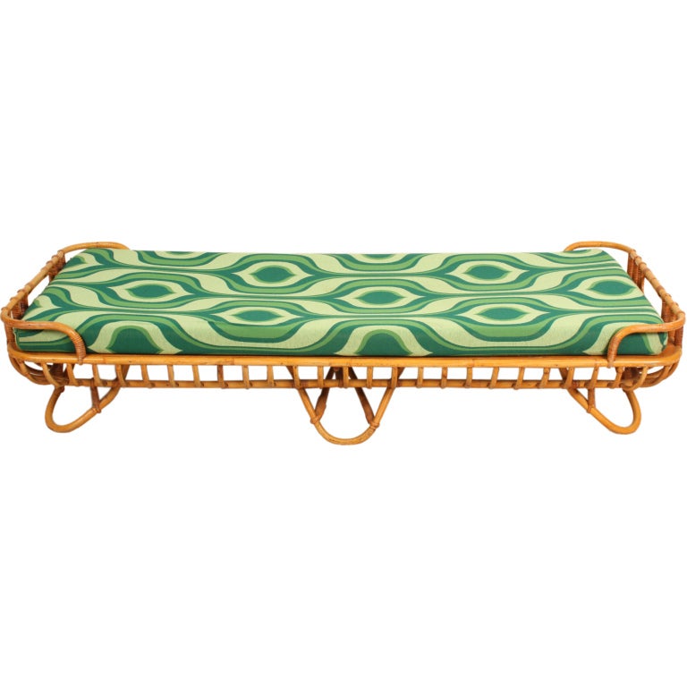 Rattan daybed with '60 fabric Rohe the Netherlands For Sale