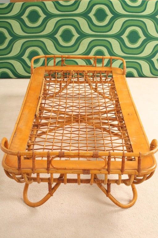 Dutch Rattan daybed with '60 fabric Rohe the Netherlands For Sale