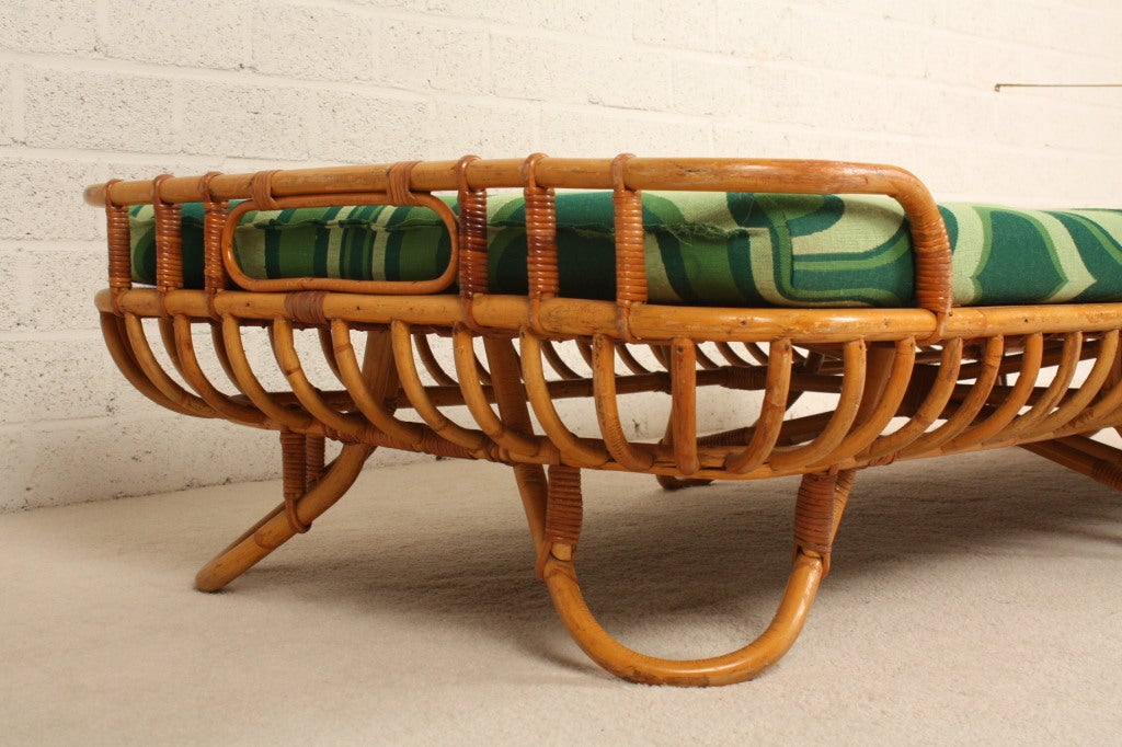 Rattan daybed with '60 fabric Rohe the Netherlands For Sale 5