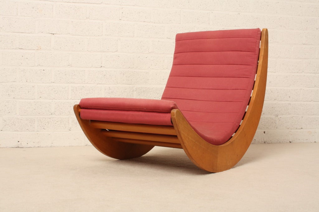 Erste Ausgabe Relaxer von Verner Panton für Rosenthal. Entworfen im Jahr 1974. Dieser Stuhl stammt aus dem Jahr 1975 und ist die erste Auflage. Die größte Erfahrung ist, dass der Stuhl nicht sein Gleichgewicht in der Mitte des Sitzens hat! Genialer