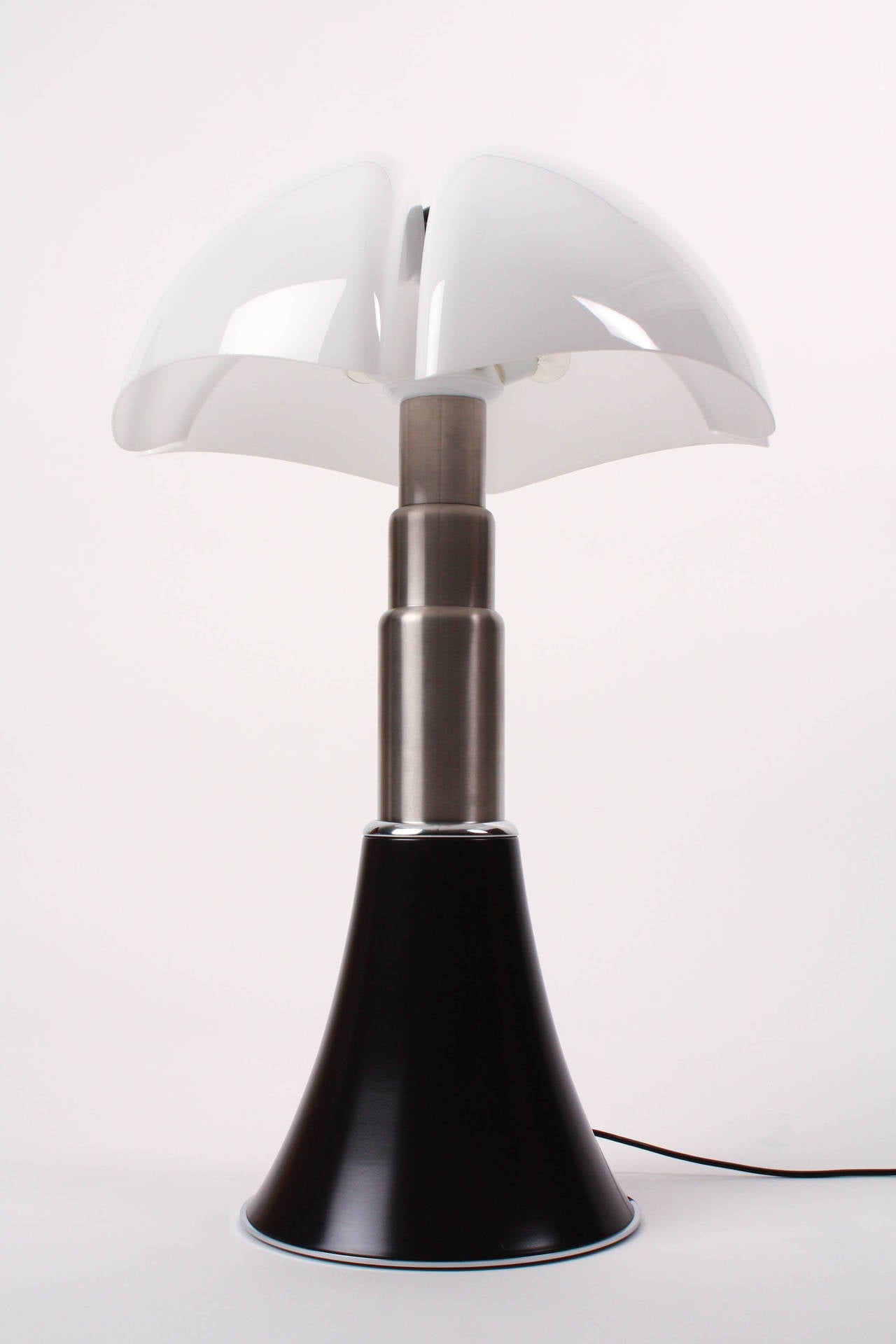 Mid-Century Modern Pipistrello Lamp, Gae Aulenti