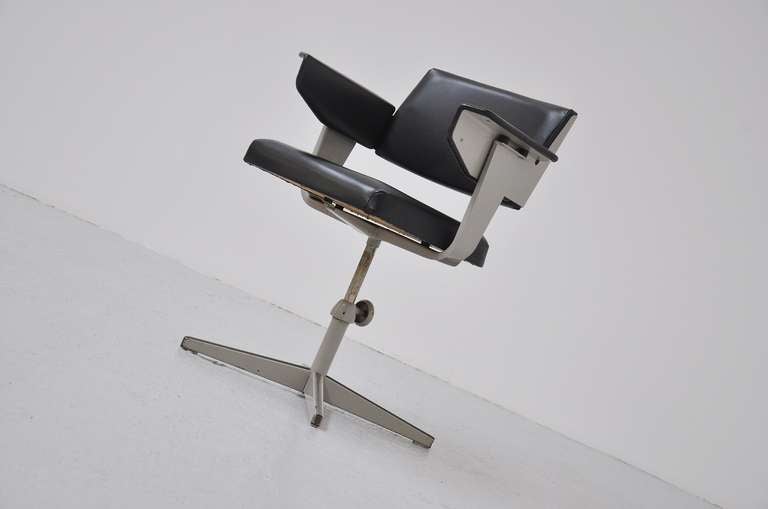 Dutch Friso Kramer Revolve Desk Chair Ahrend 1960