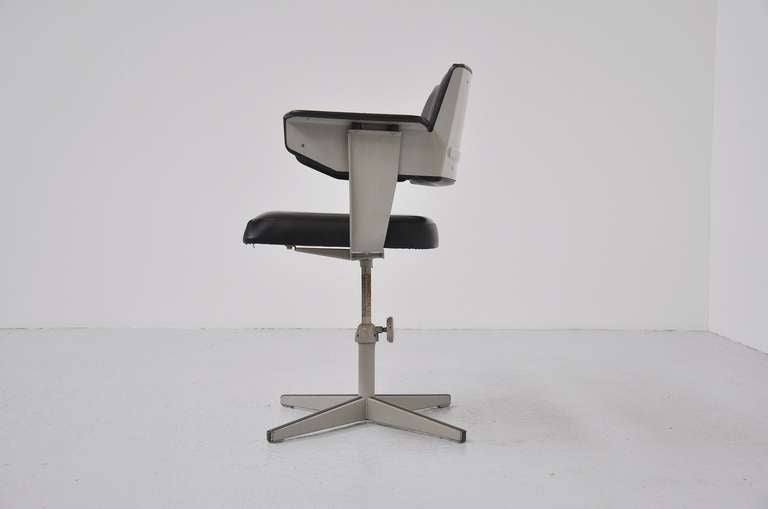 Friso Kramer Revolve Desk Chair Ahrend 1960 In Good Condition In Roosendaal, Noord Brabant