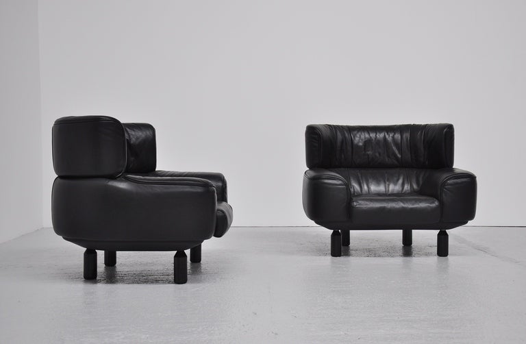 Italian Gianfranco Frattini Bull club chairs pair in black leather, Italy 1987
