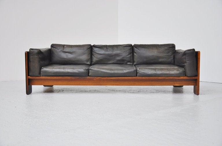 Very nice 3 seater sofa by Toiba and Afra Scarpa, for Gavina, Italy 1960s. This very nice modern sofa has a rosewood frame and black leather super quality cushions. The black and wood is a great contrast and this sofa is in very nice vintage
