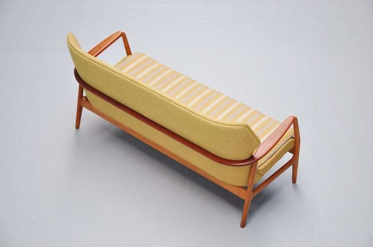 Bovenkamp wingback lounge sofa by Aksel Bender Madsen 1960 In Excellent Condition In Roosendaal, Noord Brabant