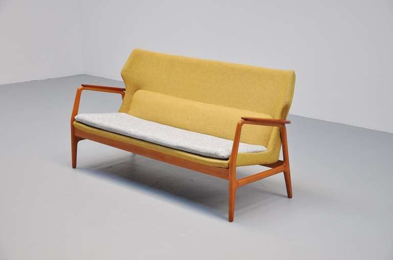 Bovenkamp wingback lounge sofa by Aksel Bender Madsen 1960 1