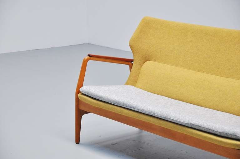 Bovenkamp wingback lounge sofa by Aksel Bender Madsen 1960 2