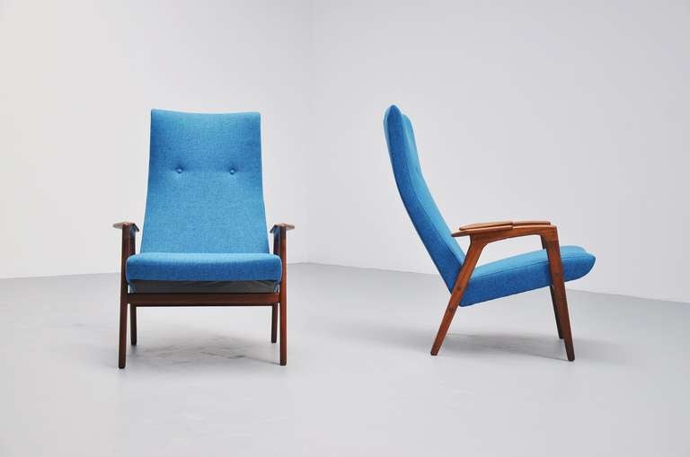Very nice and elegant chair pair by Ekstrom, documented in the Pastoe catalogues. Comfort seating.
