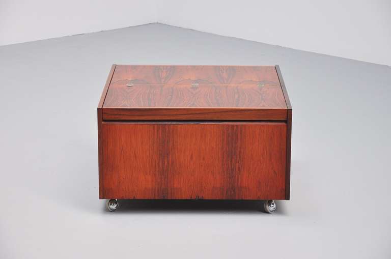 Very nice bar table in rosewood on wheels. Very nice black glass shelve and red inside flip top.