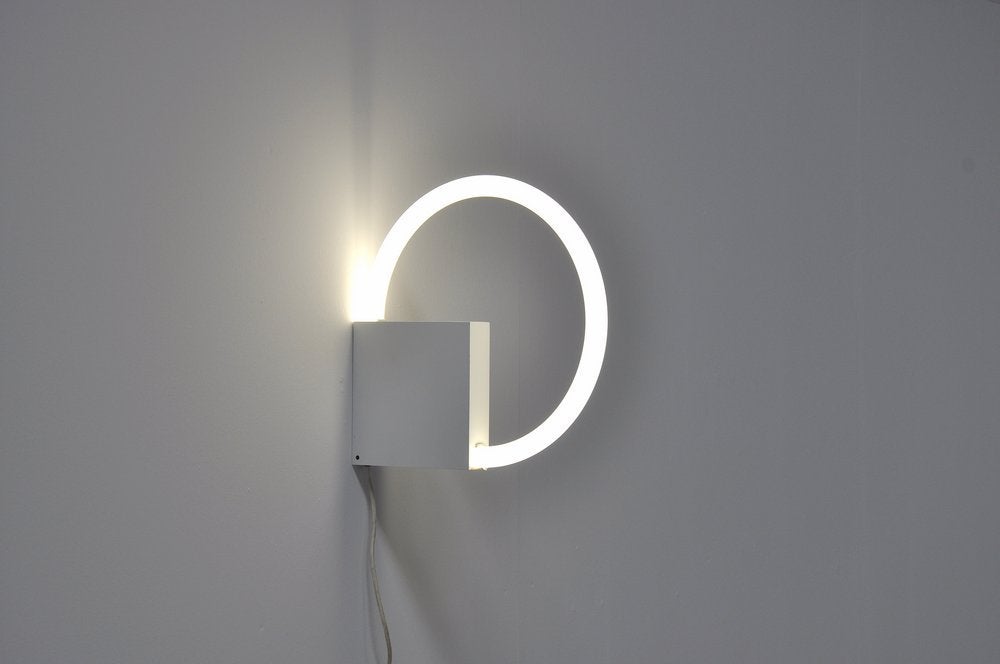 Rare early edition TC6 designed by Aldo van den Nieuwelaar for the TC series, made by Nila & Nila lights, Tilburg 1968. This famous wall lamp is from the first production as is by Nila. This can be used as table and wall light, mostly presented as