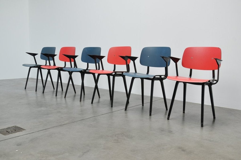 Super nice mixed set of 6 Friso Kramer Revolt chairs. This is for the matt version of these chairs from the 1st production line. The chairs are in blue and red and have black metal folded frames with plastic arm rests. The chairs are stickerd with