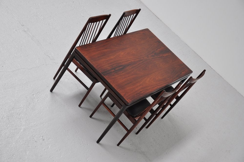 Fantastic dining table designed by Johannes Andersen for CFC Silkeborg, Denmark 1960. This super table was made of high quality rosewood and has a super warm grain to the wood. This table is in a perfect condition and can be extended using 2