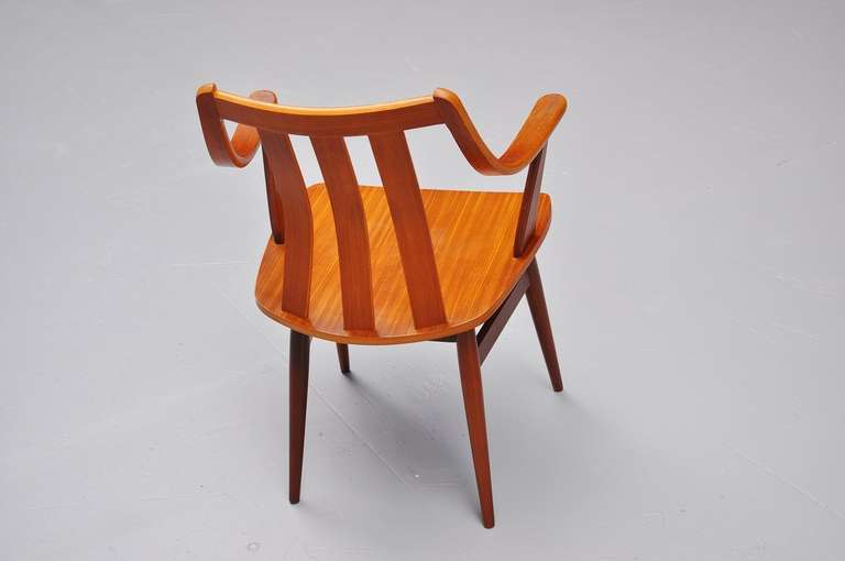 20 Dutch Plywood Dining Chairs in the Manner of Hans Brattrud, 1960 In Good Condition In Roosendaal, Noord Brabant
