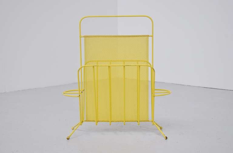 Very nice and rare licensed piece by Artimeta, designed by Mategot.
Very nice and decorative yellow color.