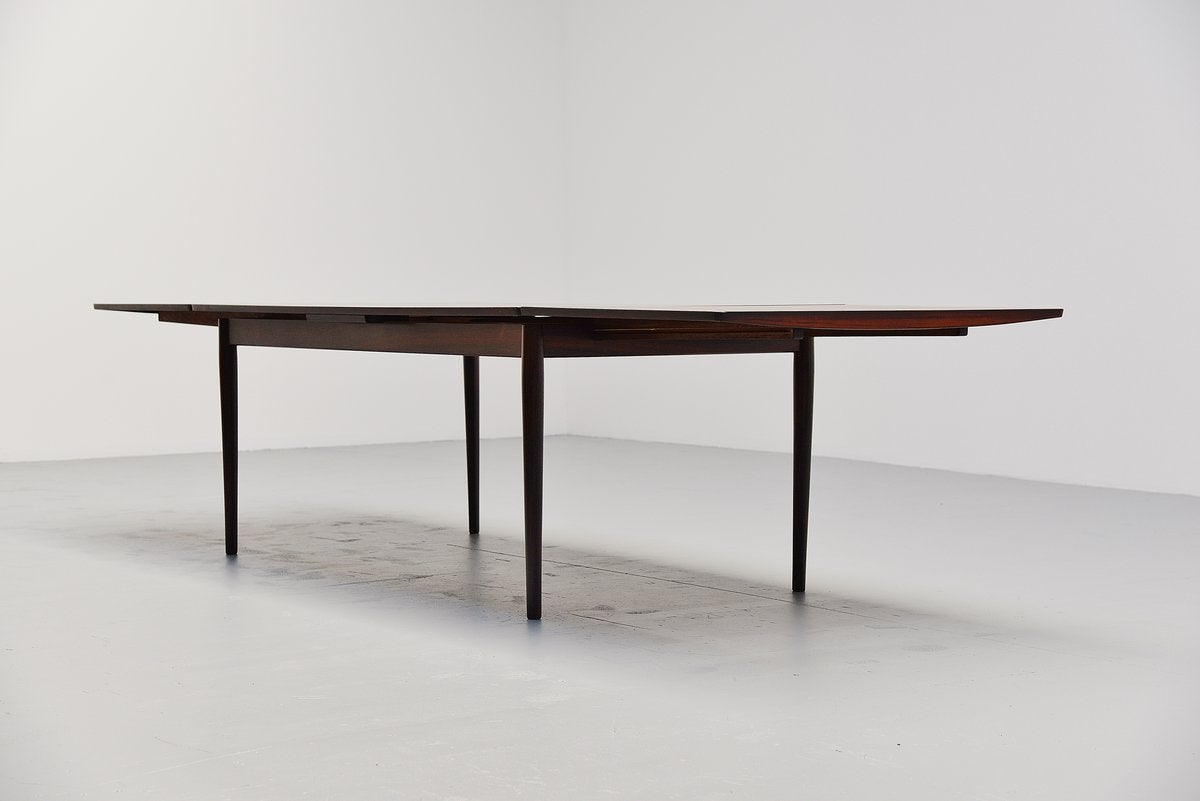 Large extendable rosewood dining table model 221. Designed by Arne Vodder for Sibast Mobler, Denmark 1960. This table has an amazing rosewood grain and is newly refinished. The table has 2 large extension leaves and can us up to 12 chairs easily. In