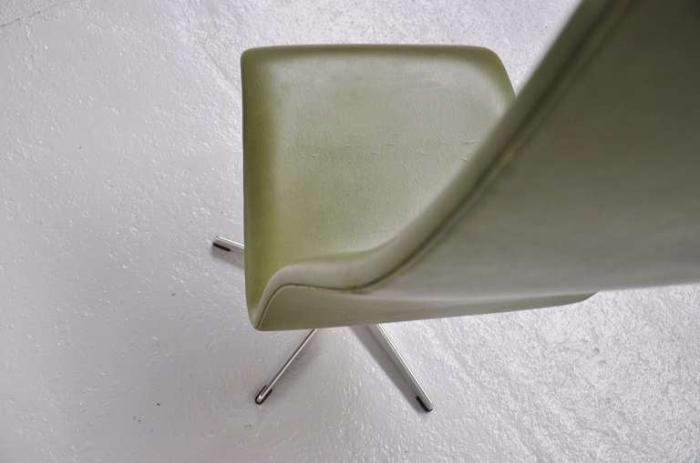 Faux Leather Arne Jacobsen Oxford chairs pair in green vynil 1962