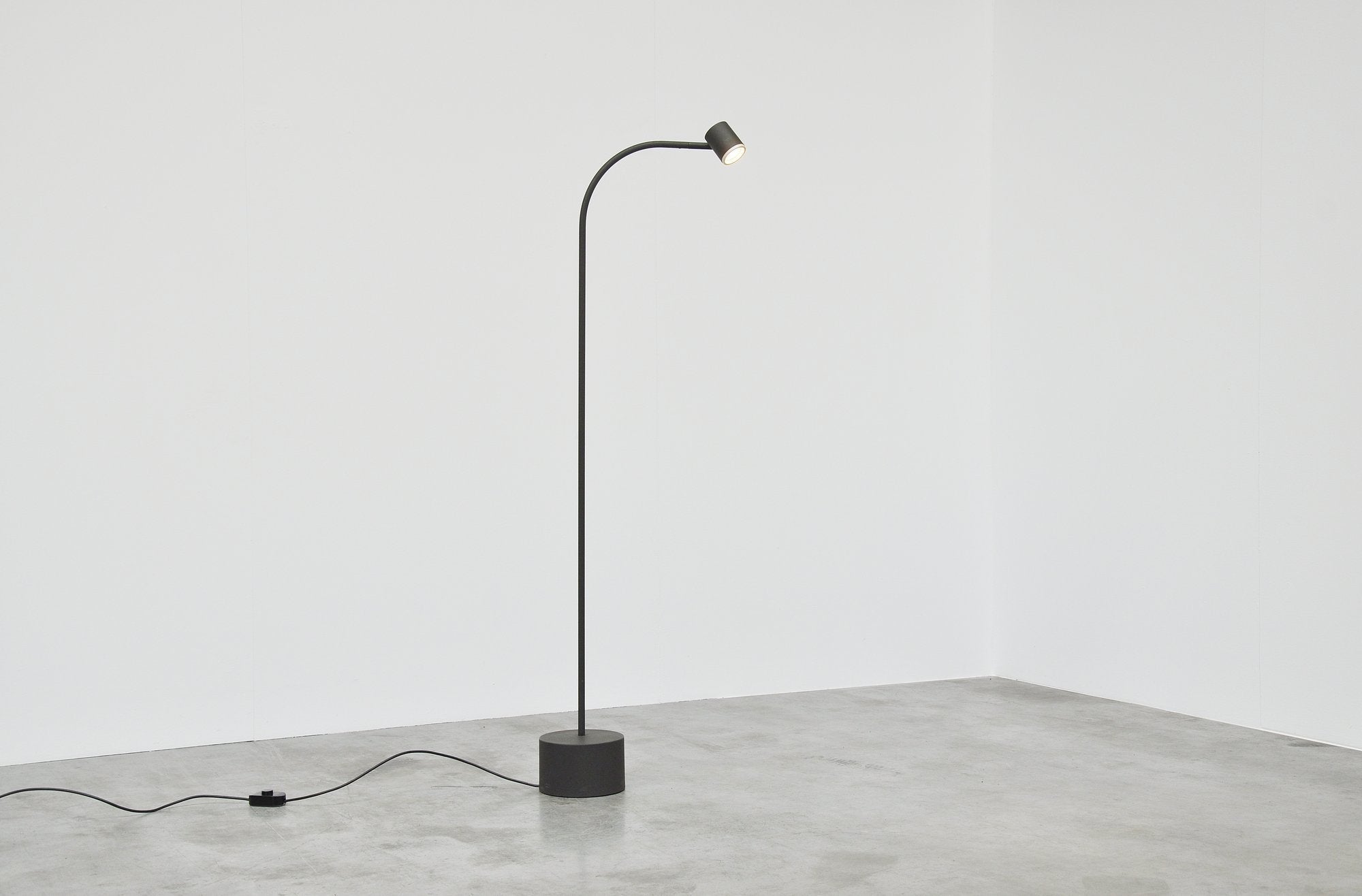 Ettore Sottsass Halo Click floor lamp in dark grey Phillips 1988