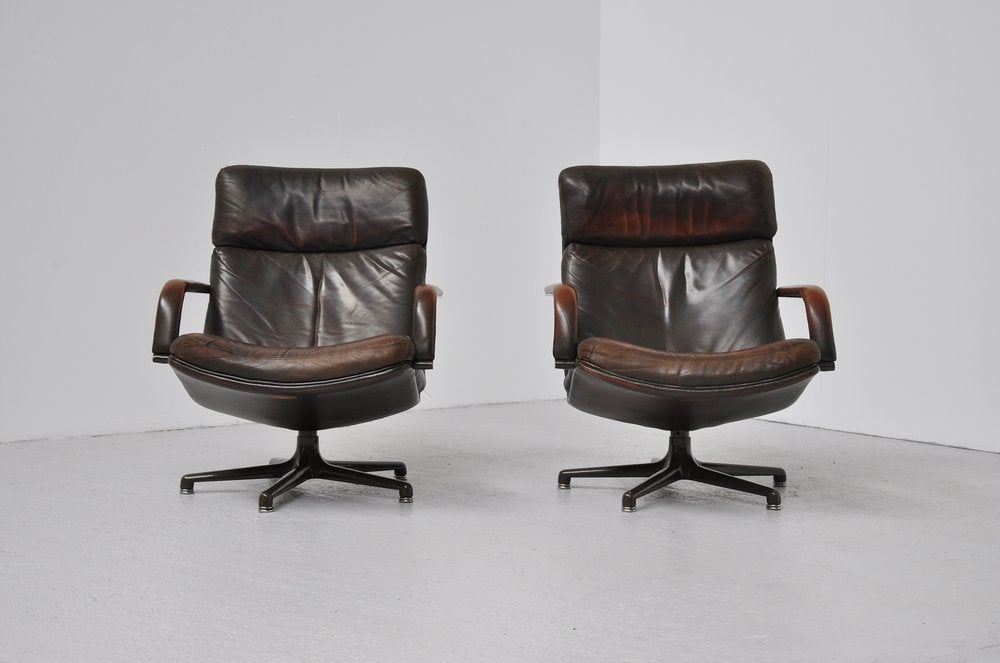 Brown leather swivel chairs designed by Geoffrey Harcourt for Artifort, 1978. This is for model F154 with amazing patina. The dark brown leather shows fading of the color on some spots that looks incredibly nice! The leather is in good condition,