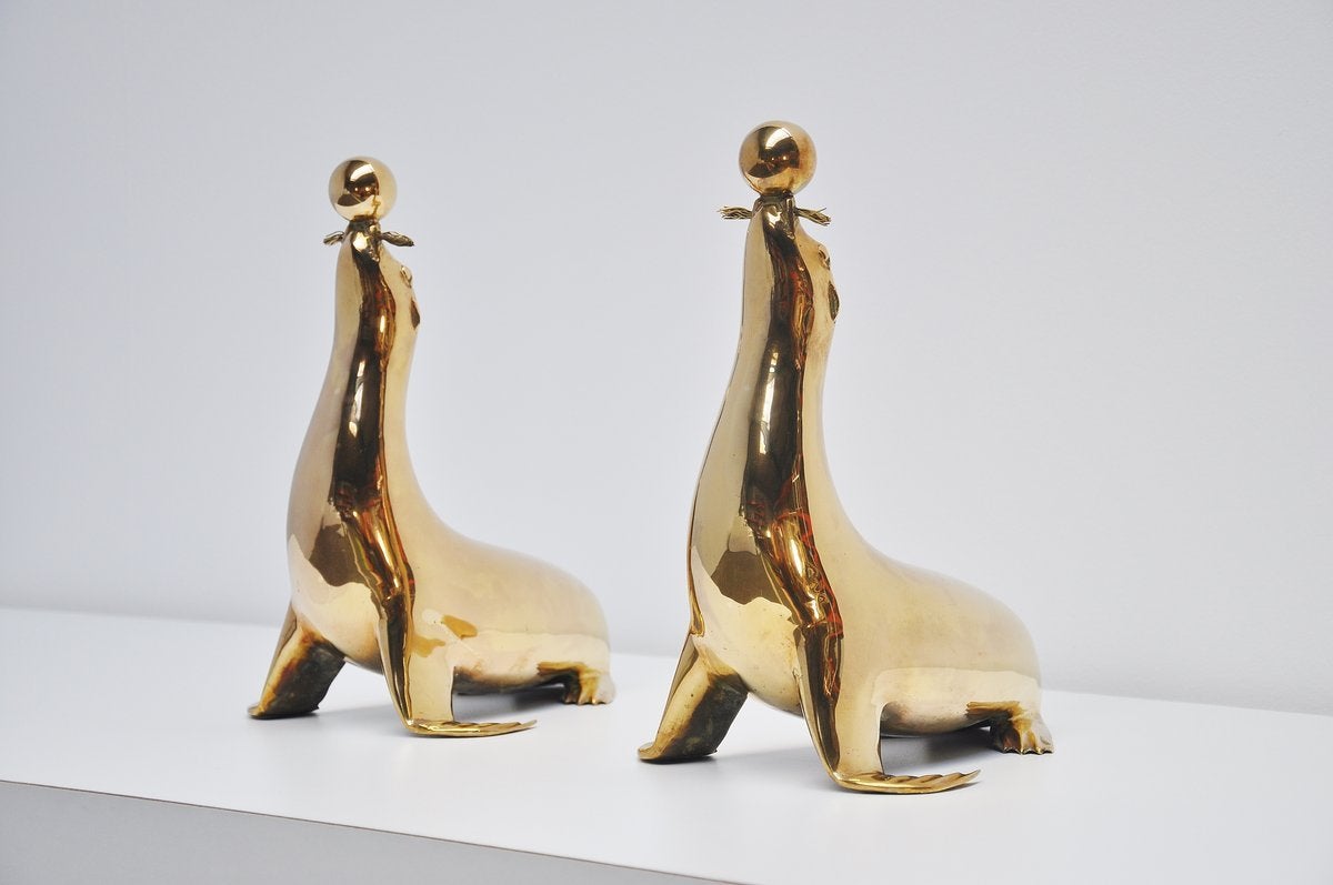 Very nice bronze seal shaped bookends, Belgium 1970. These were nicely made of high quality solid bronze, nicely detailed bookends. Clean and shiny bronze. Would look highly decorative.

Please contact us for affordable global shipping quotes, we