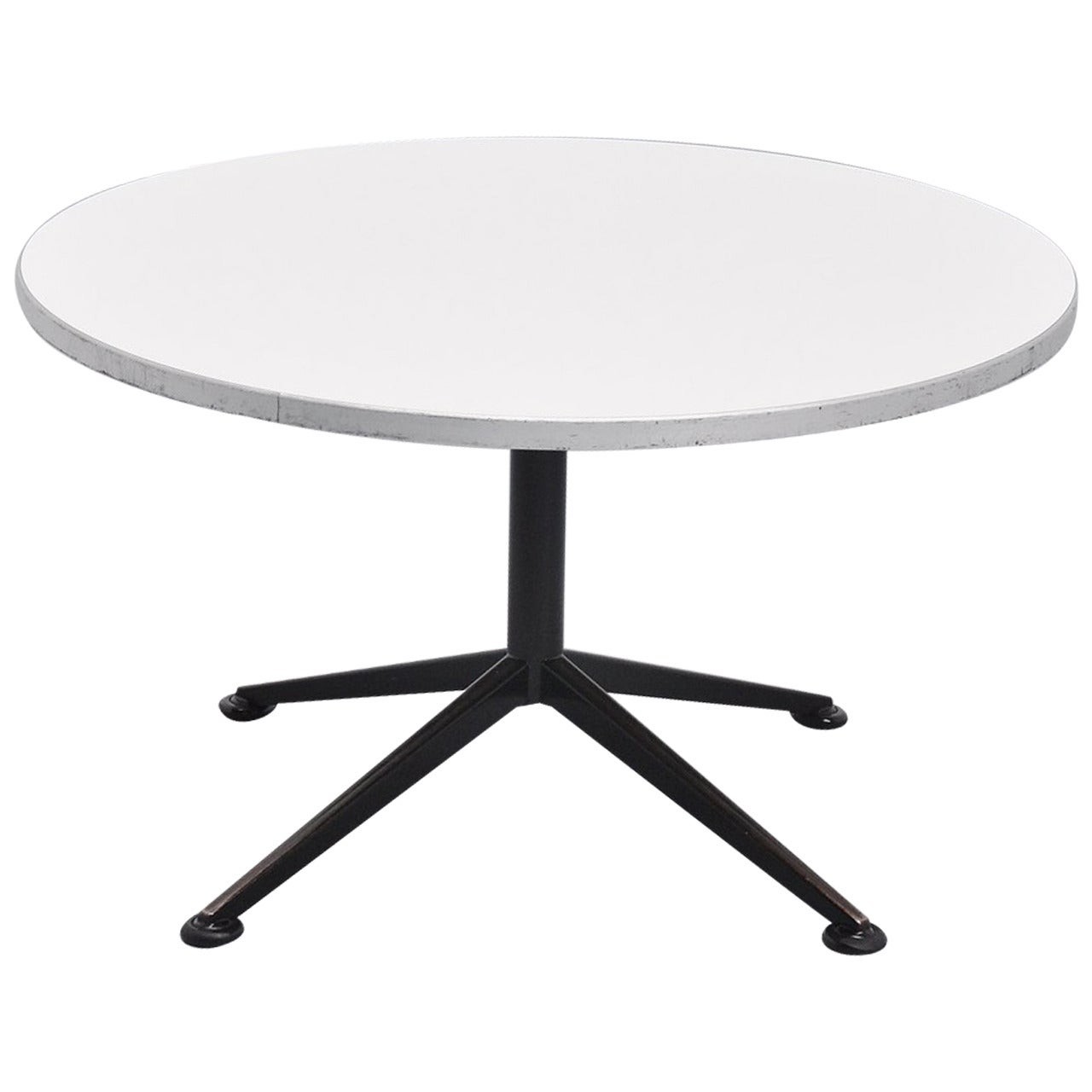 Friso Kramer Round Coffee Table Ahrend, 1962 For Sale